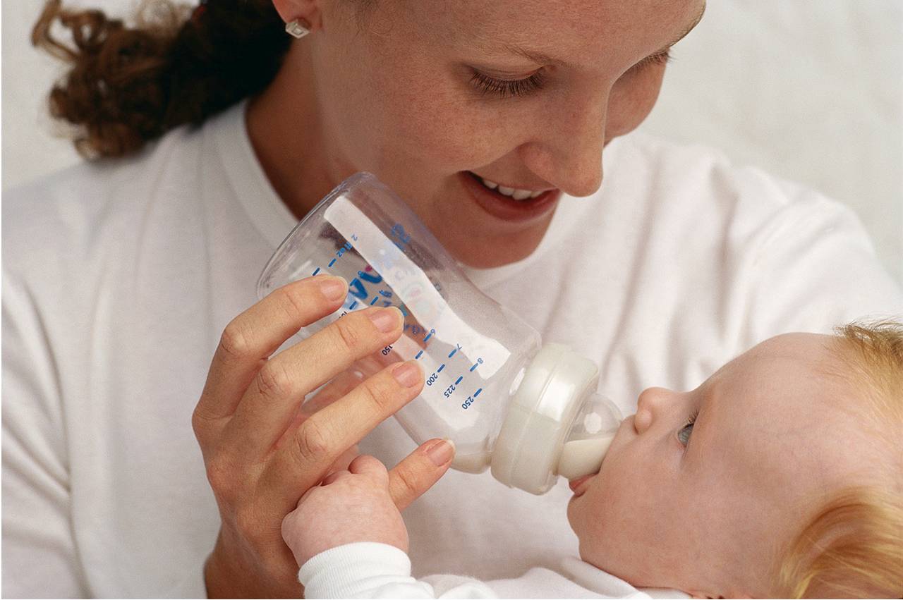 Pha sữa công thức – Những điều mà mẹ cần phải tránh khi pha sữa