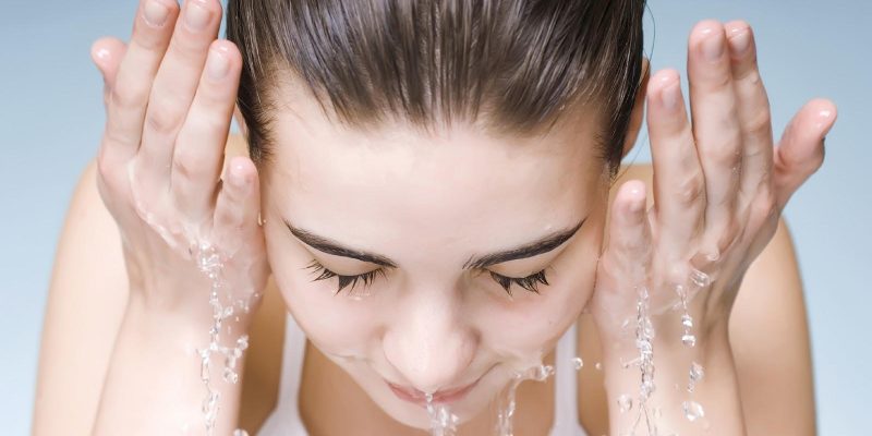 Rửa mặt – Bạn đã rửa mặt đúng cách để tốt cho da chưa ?